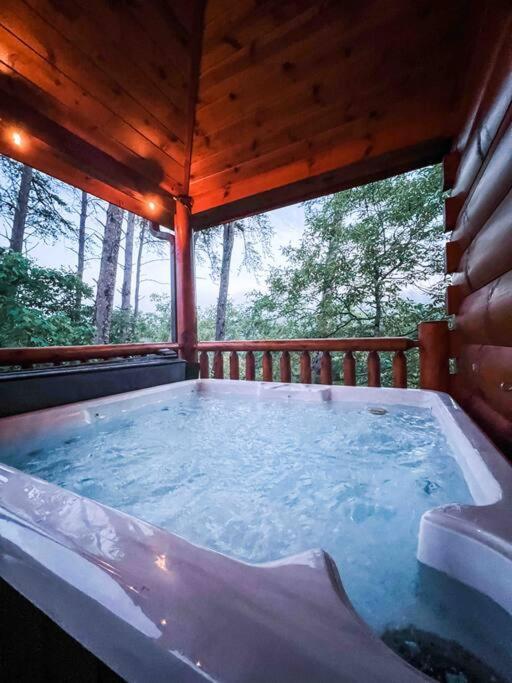 Indoor Heated Pool Hot Tub Cabin Сивиървил Екстериор снимка