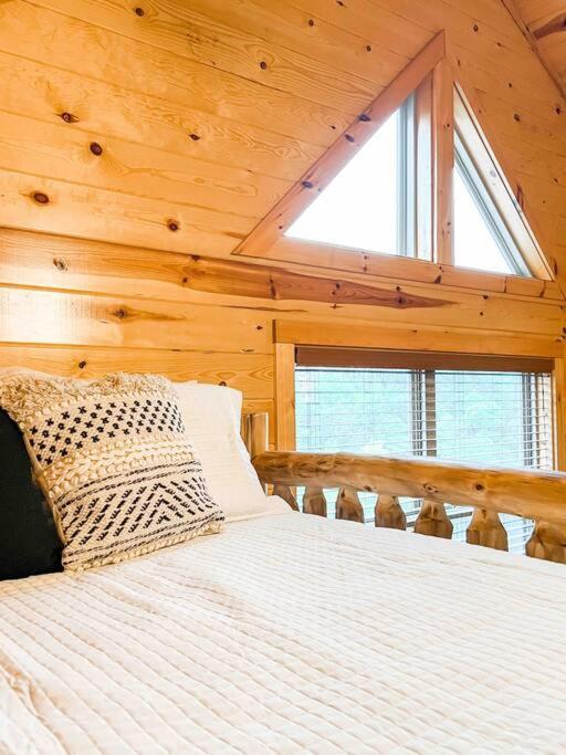 Indoor Heated Pool Hot Tub Cabin Сивиървил Екстериор снимка