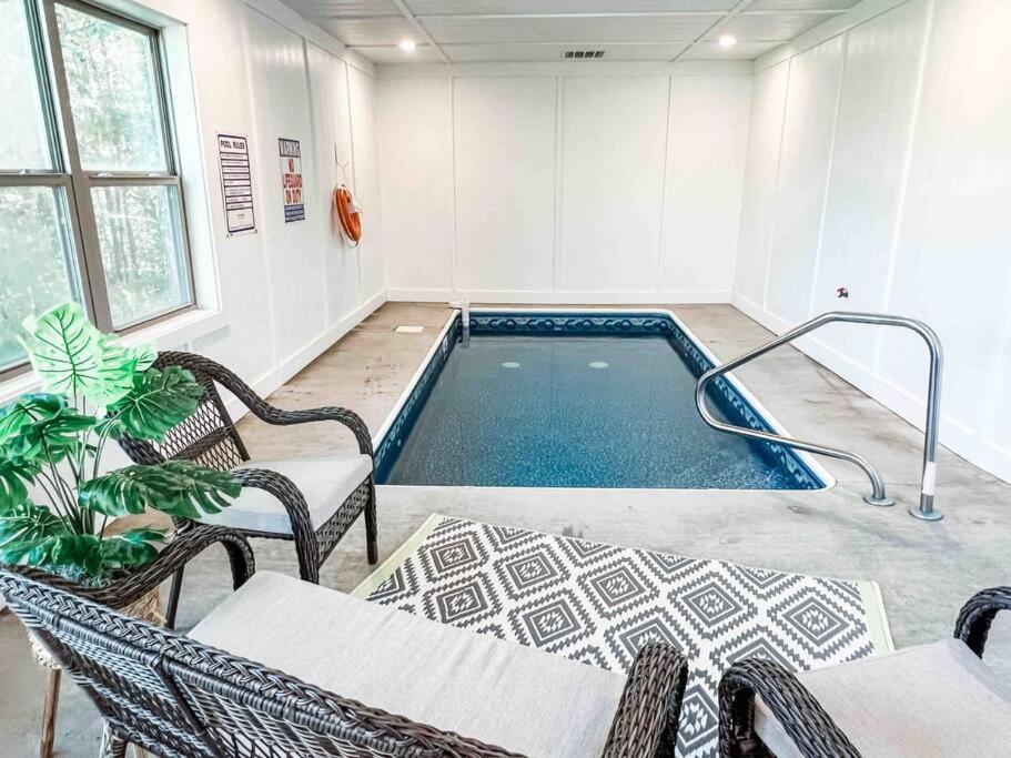 Indoor Heated Pool Hot Tub Cabin Сивиървил Екстериор снимка