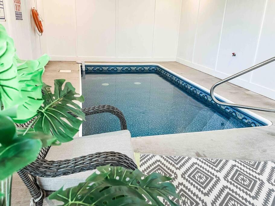 Indoor Heated Pool Hot Tub Cabin Сивиървил Екстериор снимка