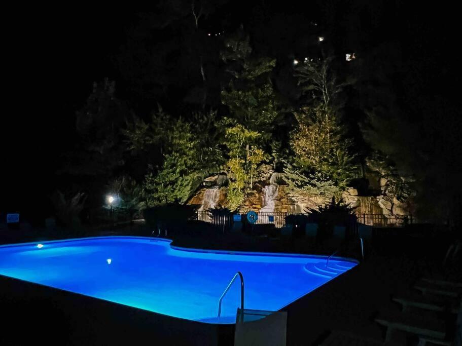 Indoor Heated Pool Hot Tub Cabin Сивиървил Екстериор снимка