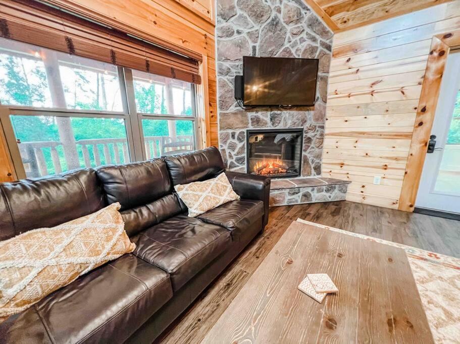 Indoor Heated Pool Hot Tub Cabin Сивиървил Екстериор снимка